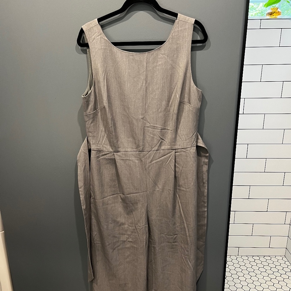 Loft gray sleeveless romper jumpsuit cropped, size 10